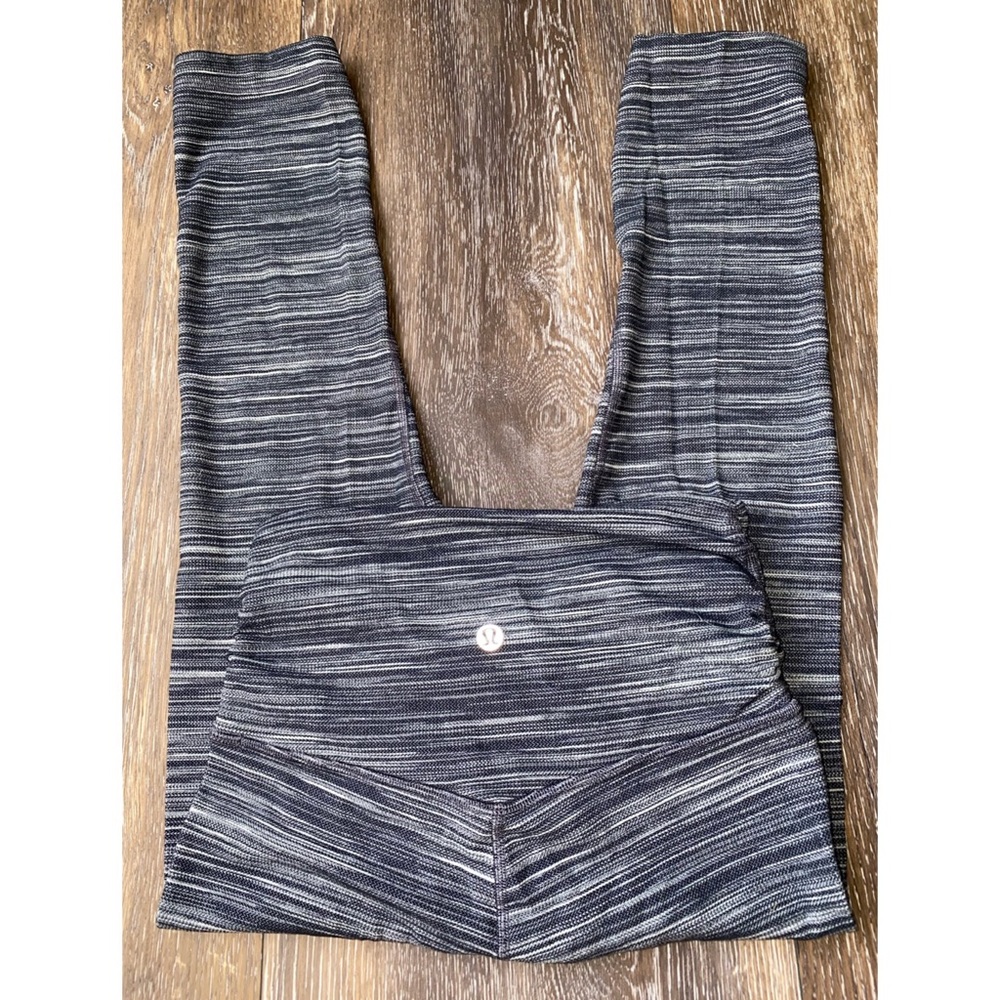Lululemon Align crop 21” cross waist size 4 - Picture 4 of 5